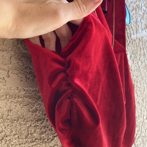 Paper Moon women’s red velvet sleeveless blouse with scrunchy sides - Picture 3 of 9